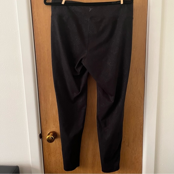 Old Navy go dry leggings - Picture 4 of 4